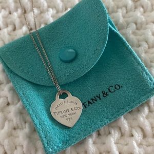 TIFFANY & CO Sterling (925) Heart Tag Pendant Necklace Mini